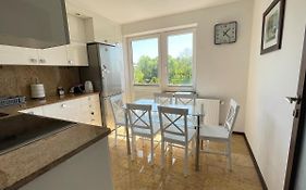 Marble Apartament Zamość, 86 m2, klimatyzacja, 2 łazienki, parking, do 6 osób, 10 min od Starego Miasta